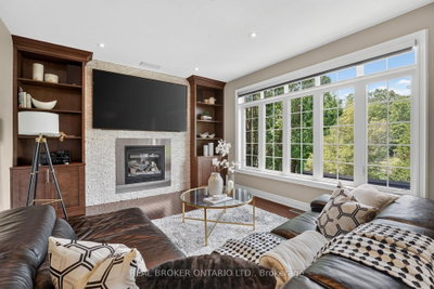 483 Valridge Drive • Hamilton, ON photo 6