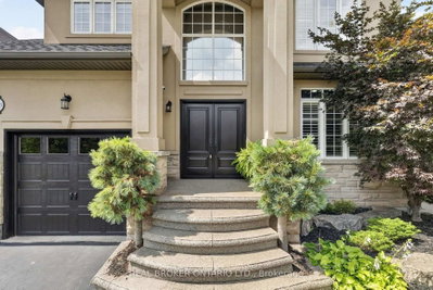 483 Valridge Drive • Hamilton, ON photo 9