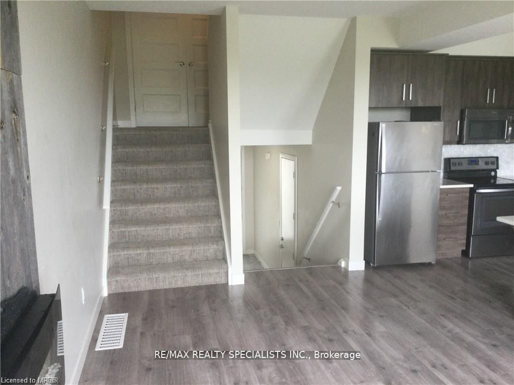 977 - 977 West Village Square 5