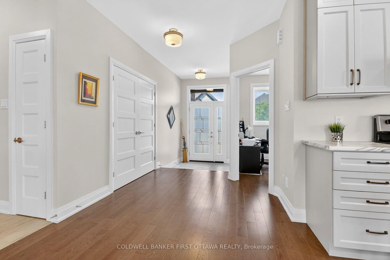 124 Lyon Street • Russell, ON photo 3