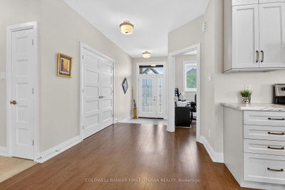 124 Lyon Street • Russell, ON photo 3