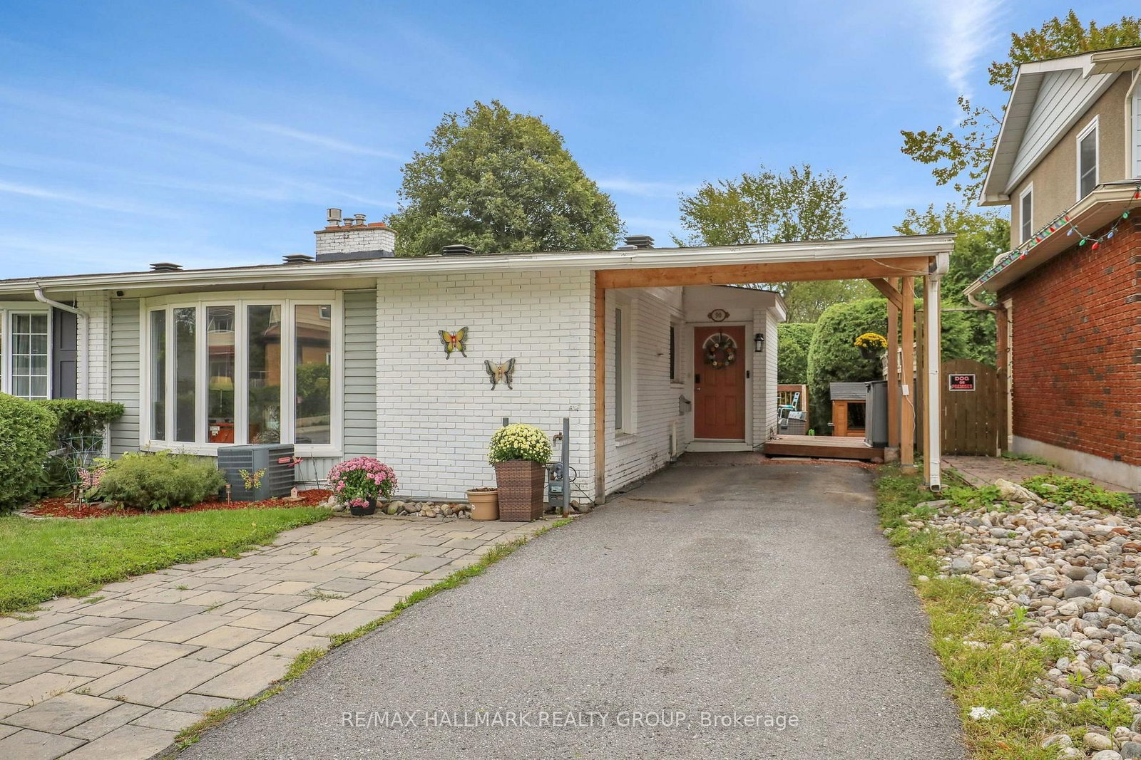 Front view of 90 Chesterton Drive, Ottawa