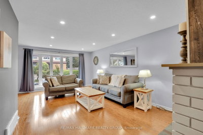 90 Chesterton Drive • Ottawa, ON photo 2