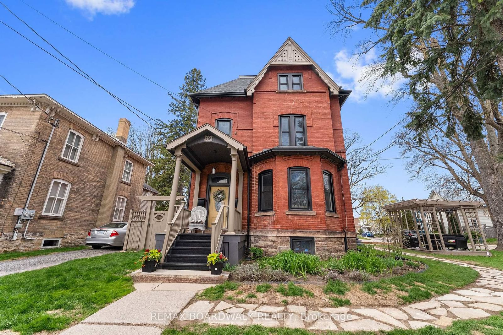 19 North Street • Perth, ON photo 2