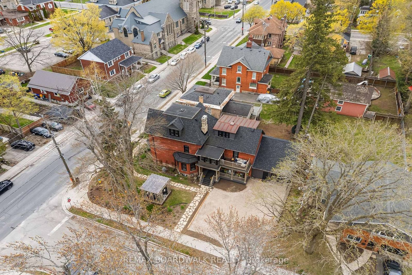 19 North Street • Perth, ON photo 3