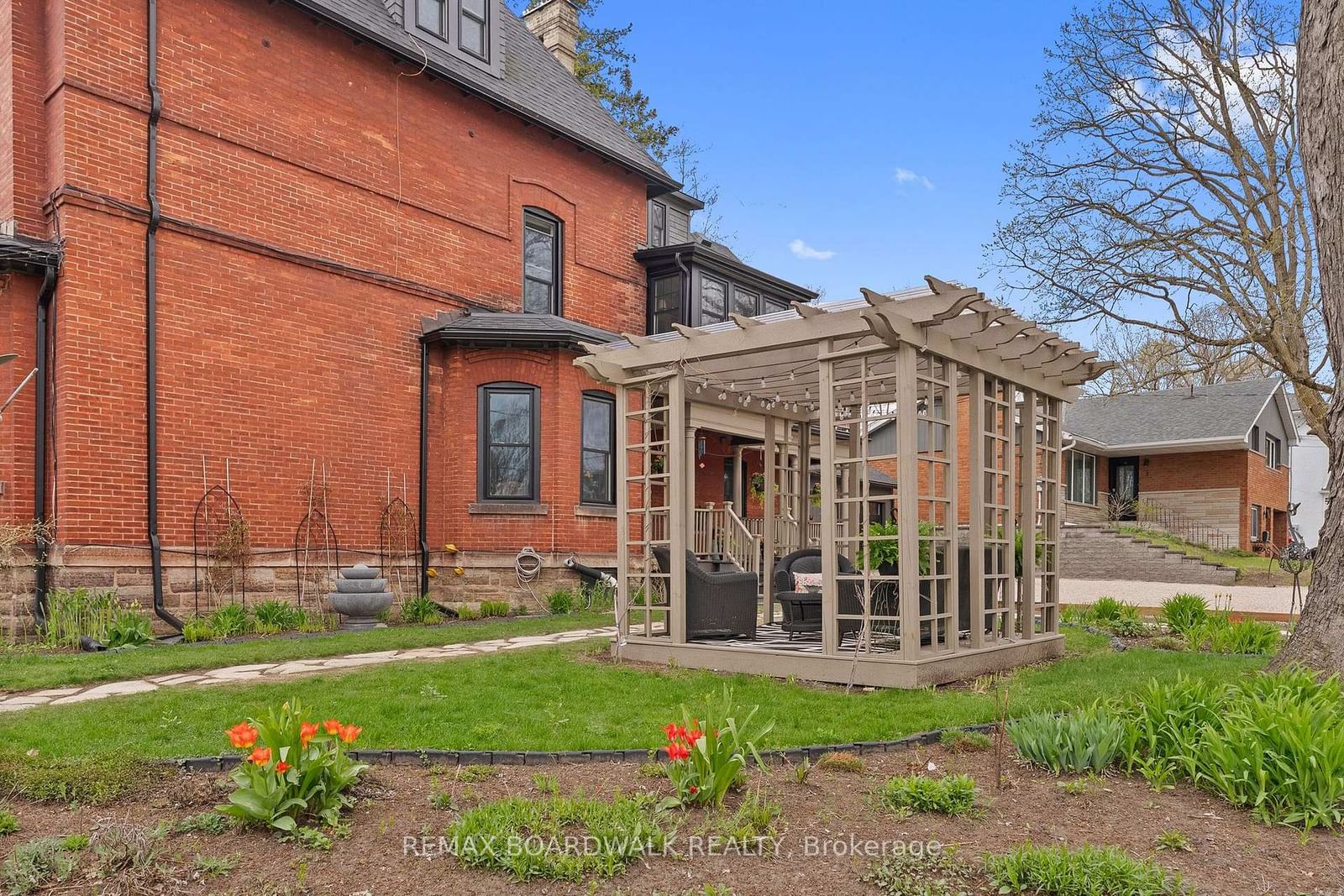 19 North Street • Perth, ON photo 45
