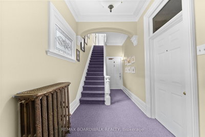 19 North Street • Perth, ON photo 7