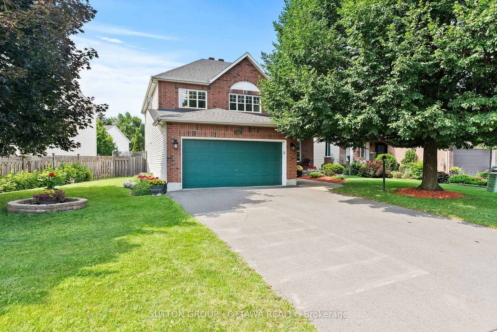 Front view of 21 Avonmore Crescent, Ottawa