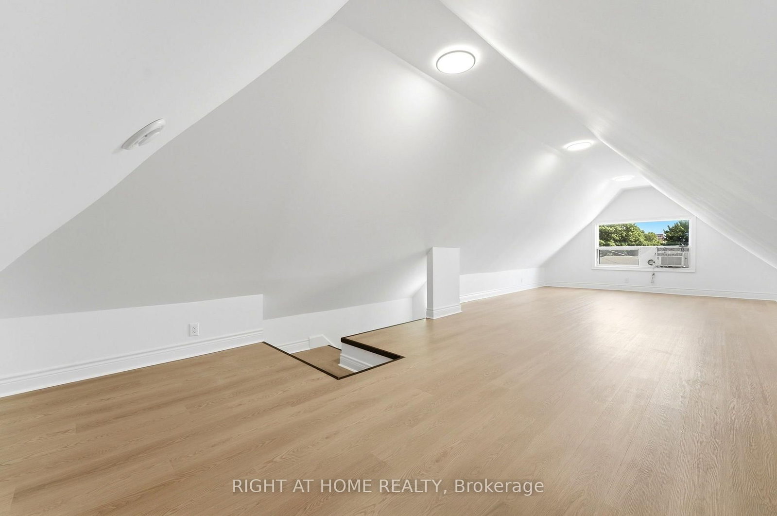 522 Cannon Street E • Hamilton, ON photo 36