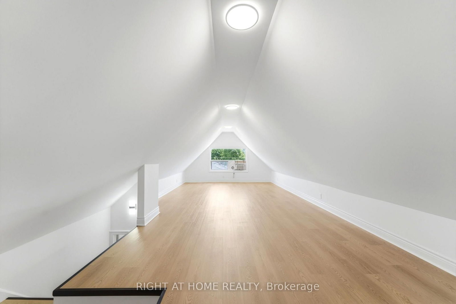 522 Cannon Street E • Hamilton, ON photo 39