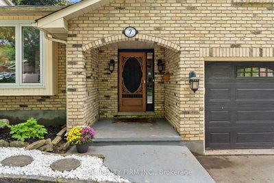7 Somerset Crescent • London South, ON photo 4