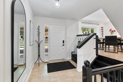 7 Somerset Crescent • London South, ON photo 5