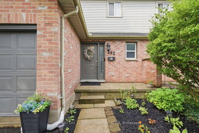 242 MARTINET Avenue • London East, ON photo 3