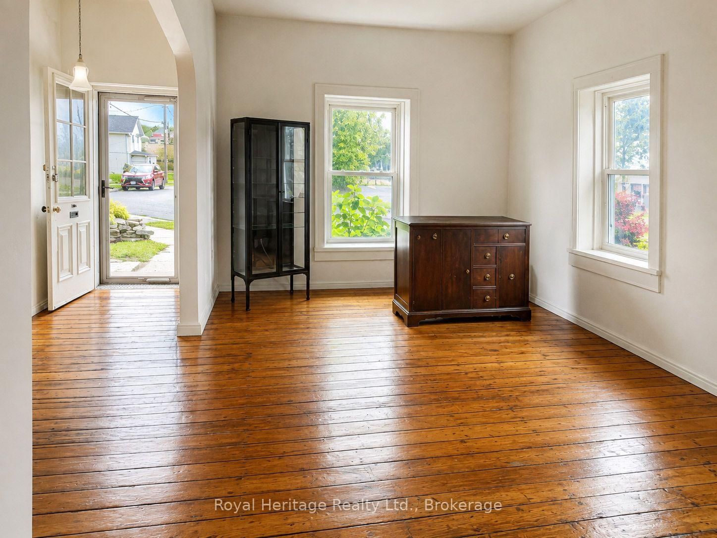 6 Willard Street • Belleville, ON photo 8