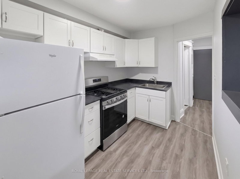 4 - 8 Ottawa Street N