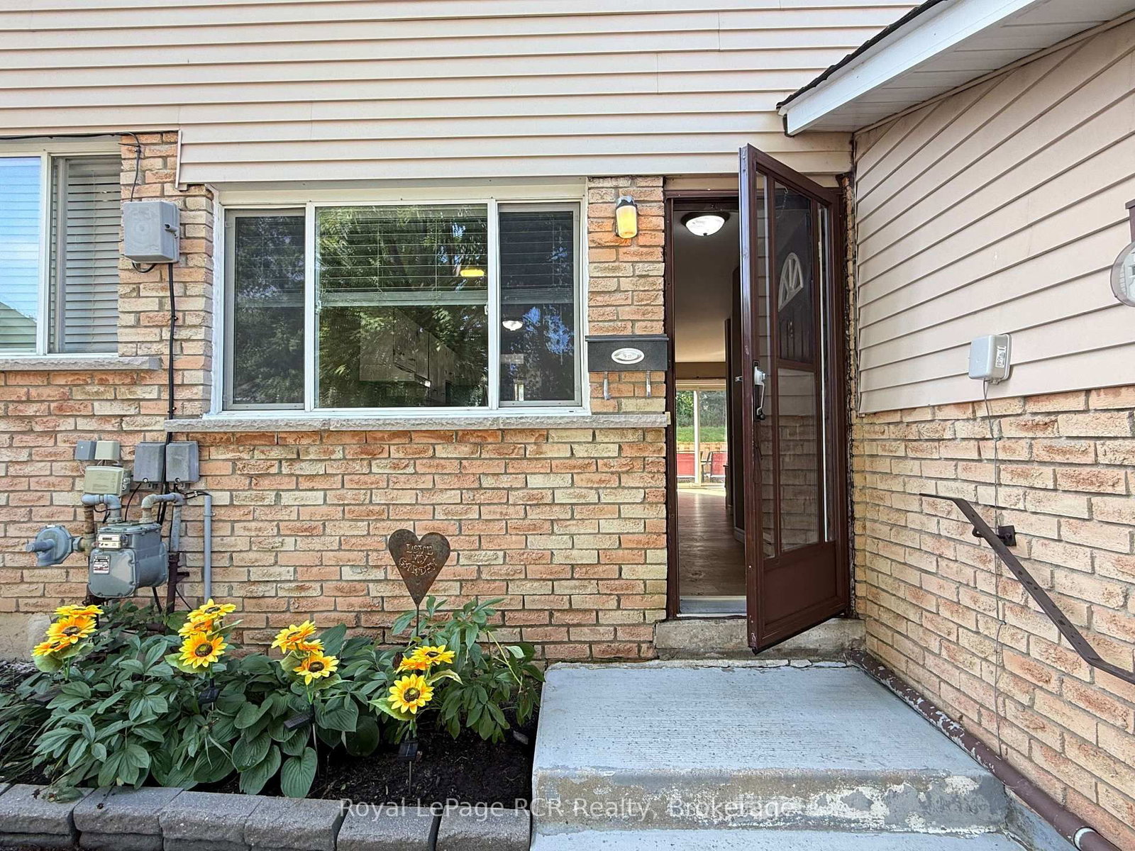 74 Laurie Crescent • Owen Sound, ON photo 2