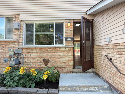 74 Laurie Crescent • Owen Sound, ON photo 2