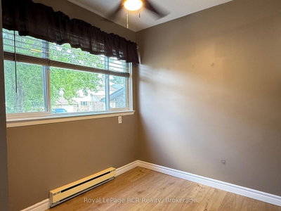 74 Laurie Crescent • Owen Sound, ON photo 4