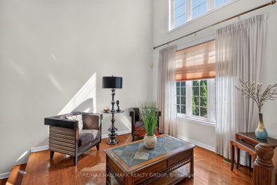 11 Taj Court • Ottawa, ON photo 4