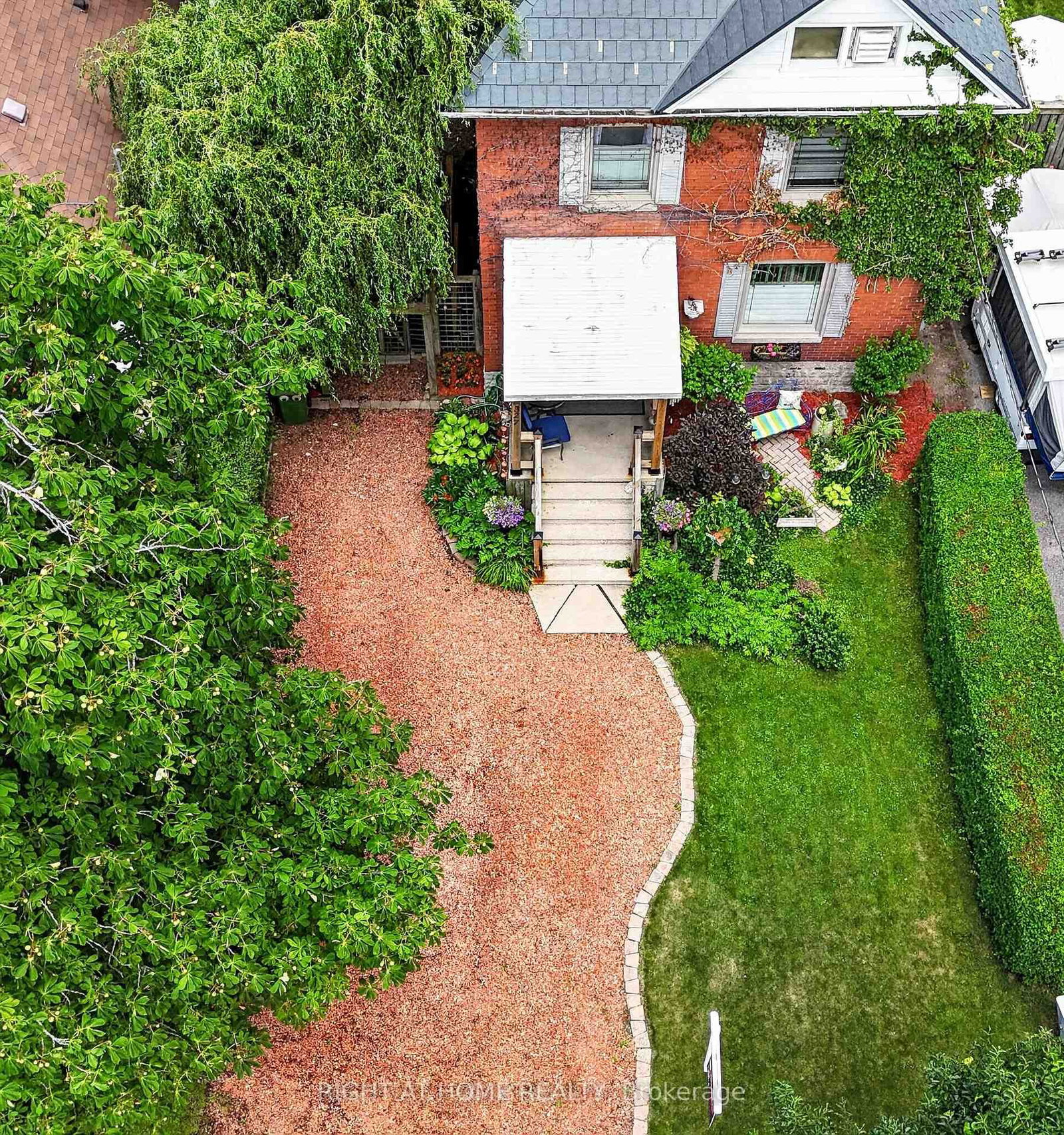 327 Wellington Street • St. Thomas, ON photo 3