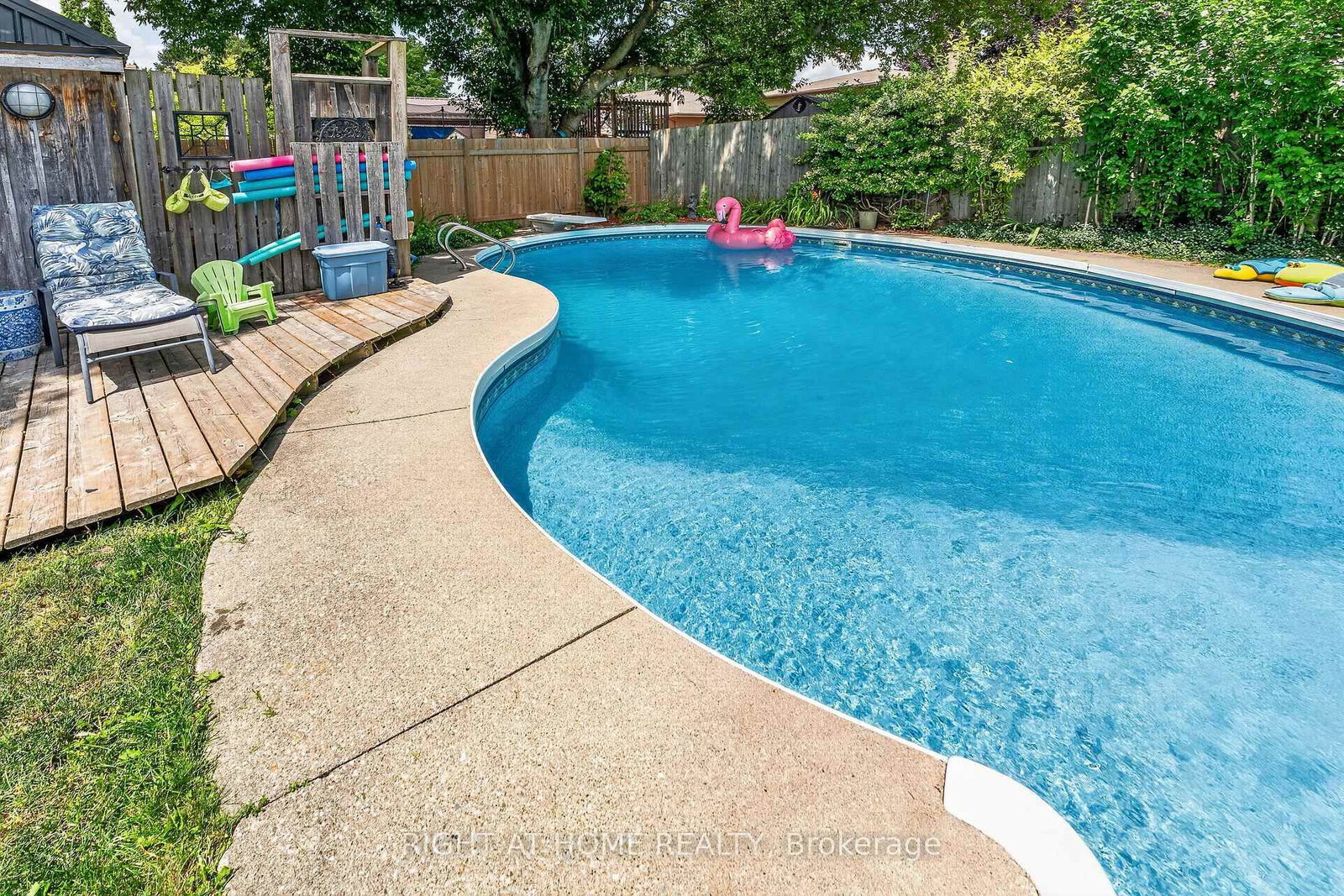 327 Wellington Street • St. Thomas, ON photo 40