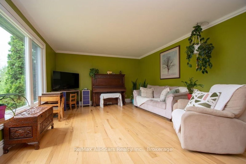 1571 Elm Tree Rd photo 4