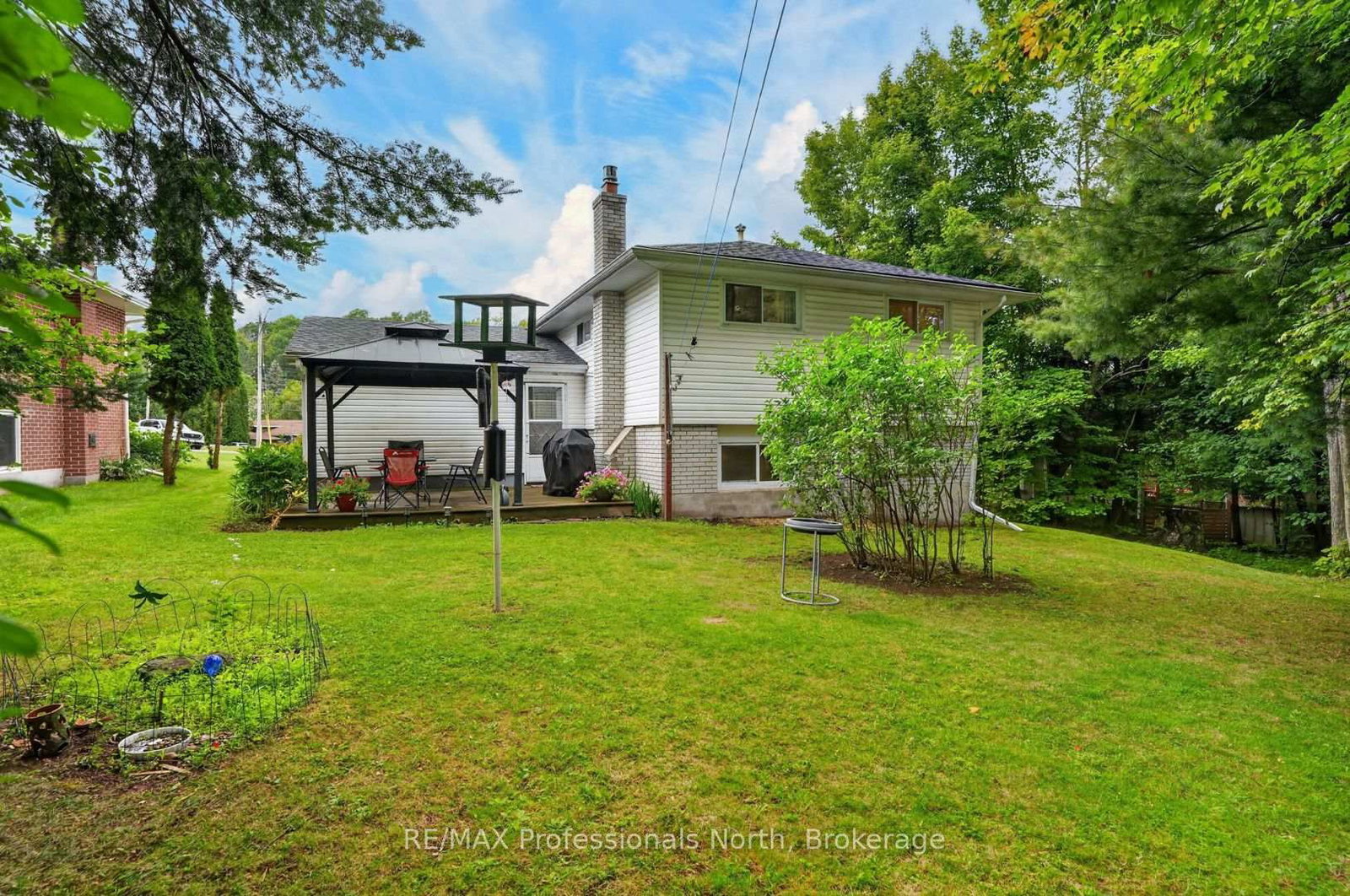 12 Anthony Court • Huntsville, ON photo 3