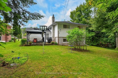 12 Anthony Court • Huntsville, ON photo 3