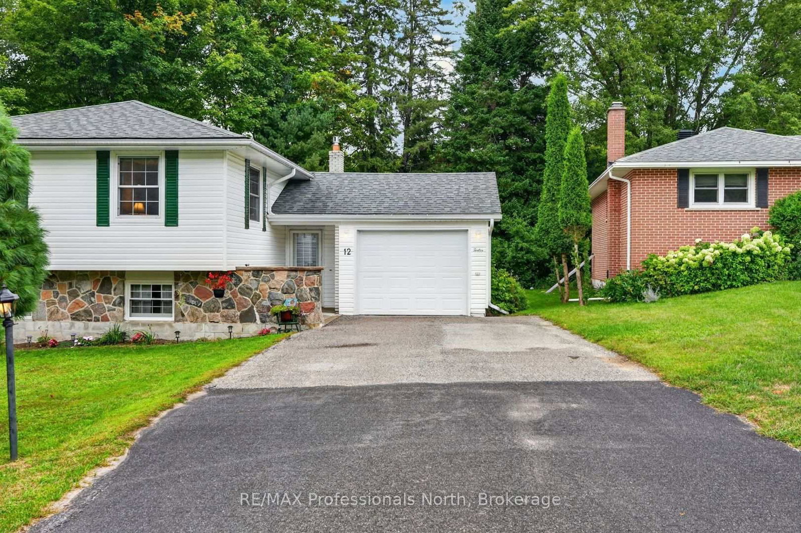 12 Anthony Court • Huntsville, ON photo 4