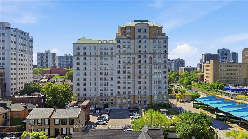 1401 - 135 James Street S