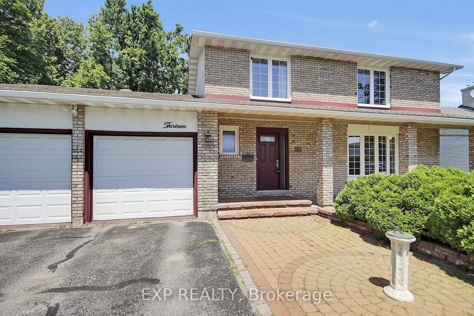 13 Shanel Place • Barrhaven, ON photo 4