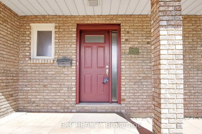 13 Shanel Place • Barrhaven, ON photo 5