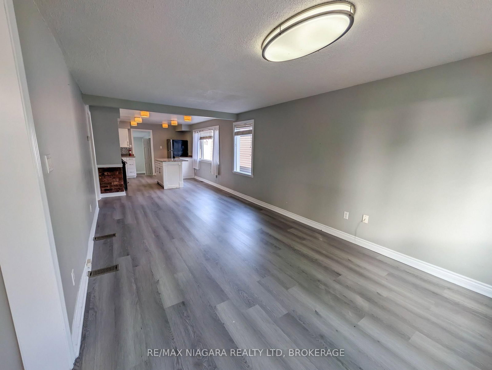 24 Churchill Street • St. Catharines, ON photo 11