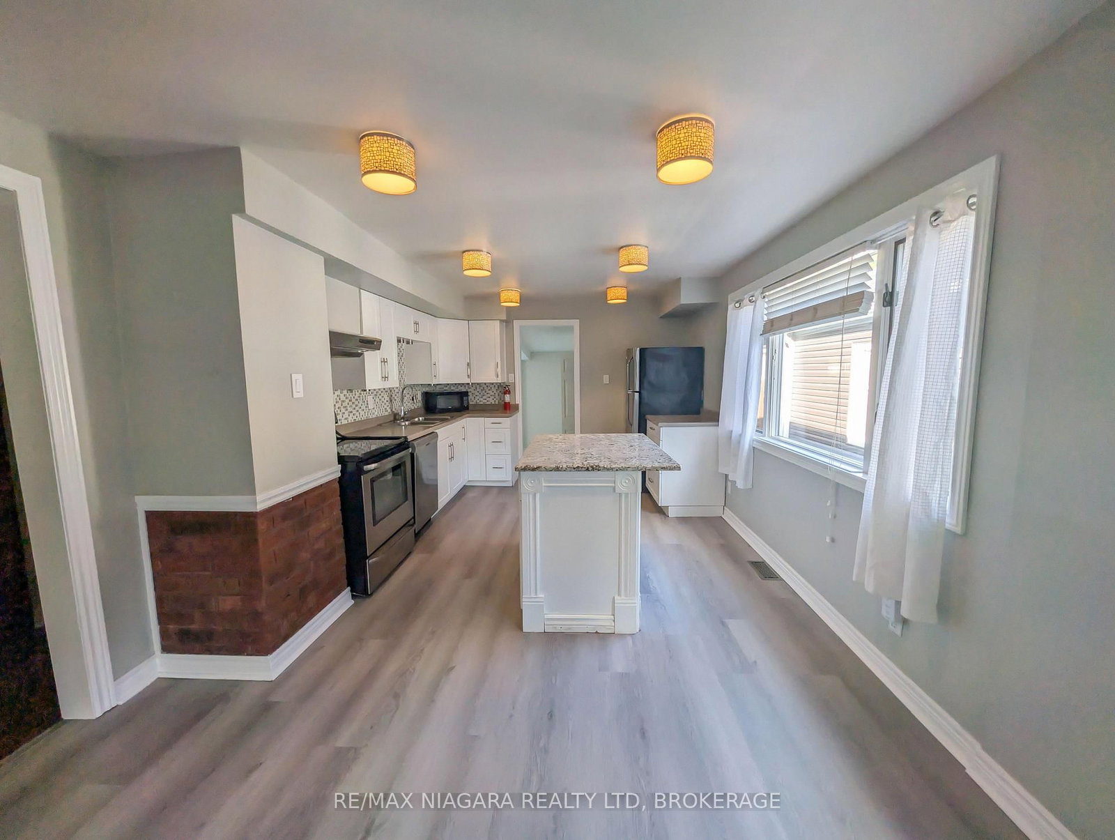 24 Churchill Street • St. Catharines, ON photo 13