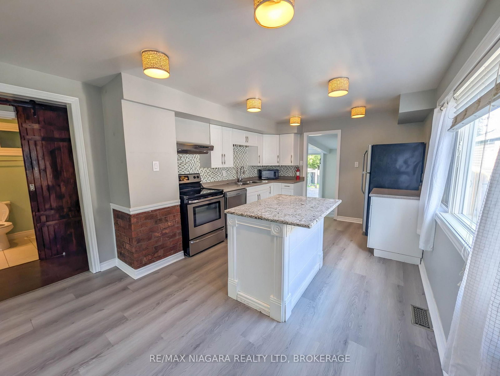 24 Churchill Street • St. Catharines, ON photo 14