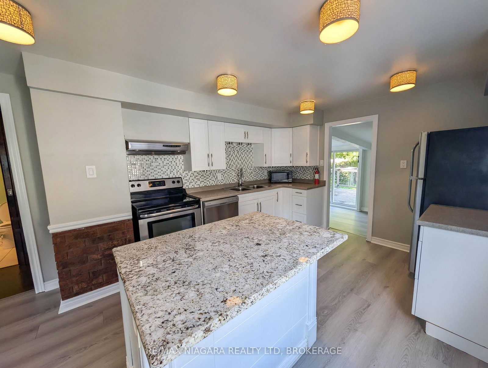 24 Churchill Street • St. Catharines, ON photo 15