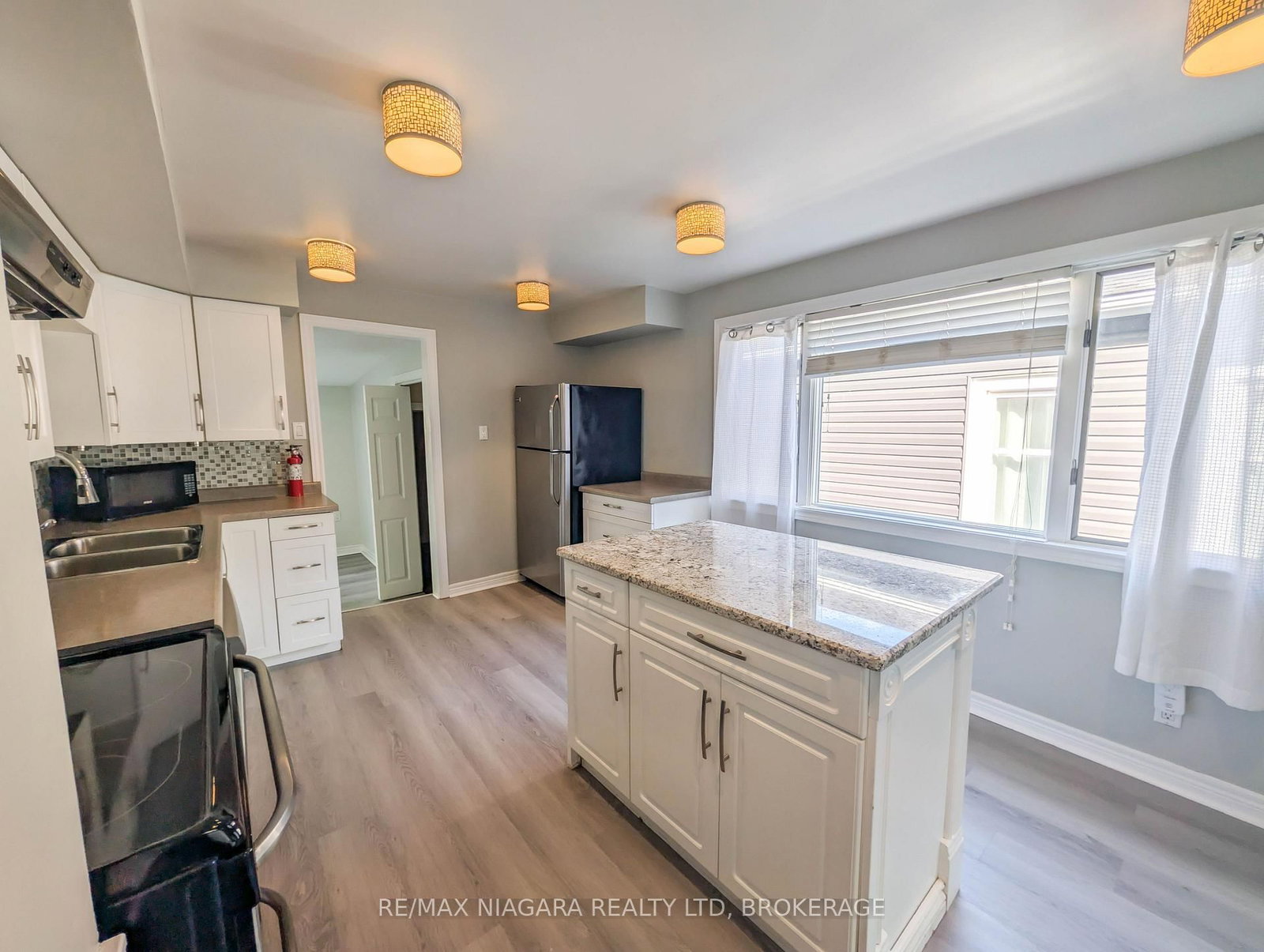 24 Churchill Street • St. Catharines, ON photo 16