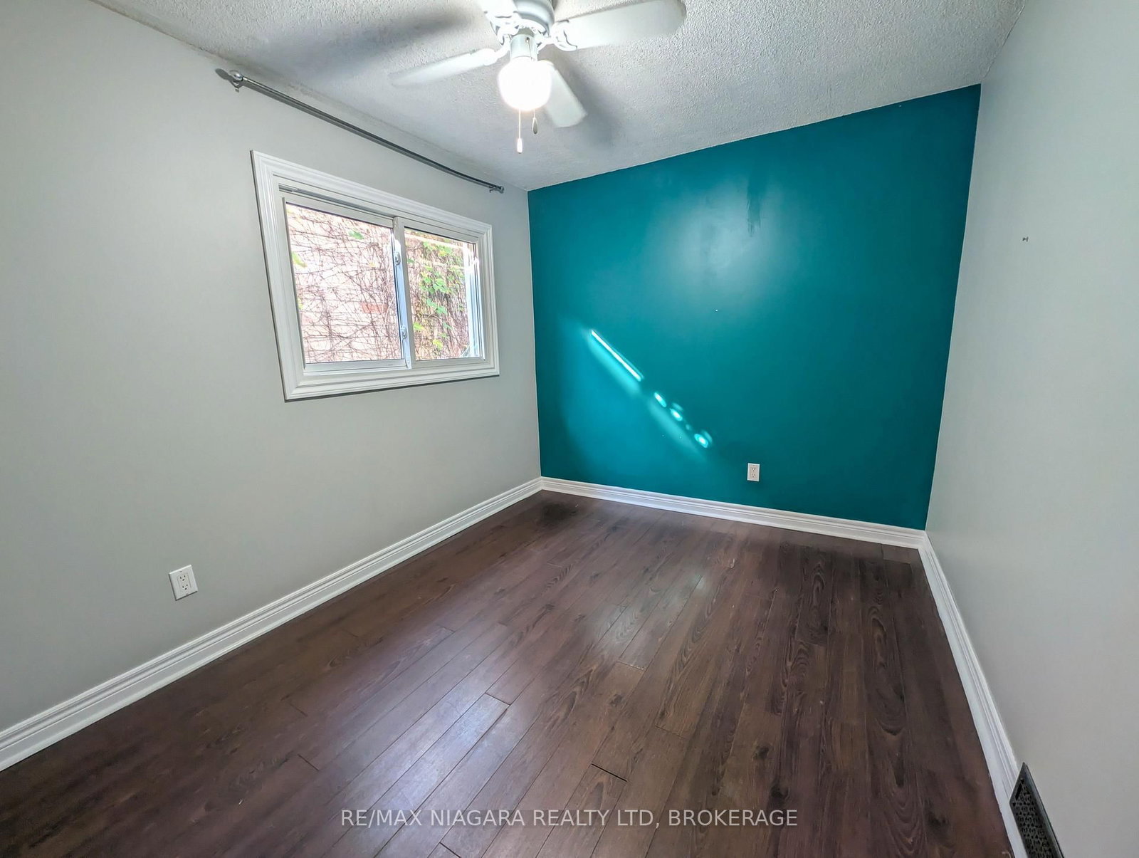 24 Churchill Street • St. Catharines, ON photo 22