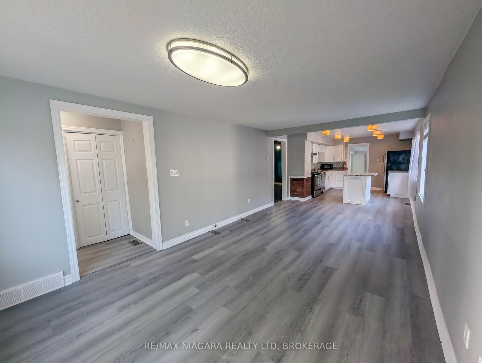 24 Churchill Street • St. Catharines, ON photo 8