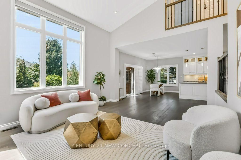 196 Juno Crescent • Woodstock, ON photo 3