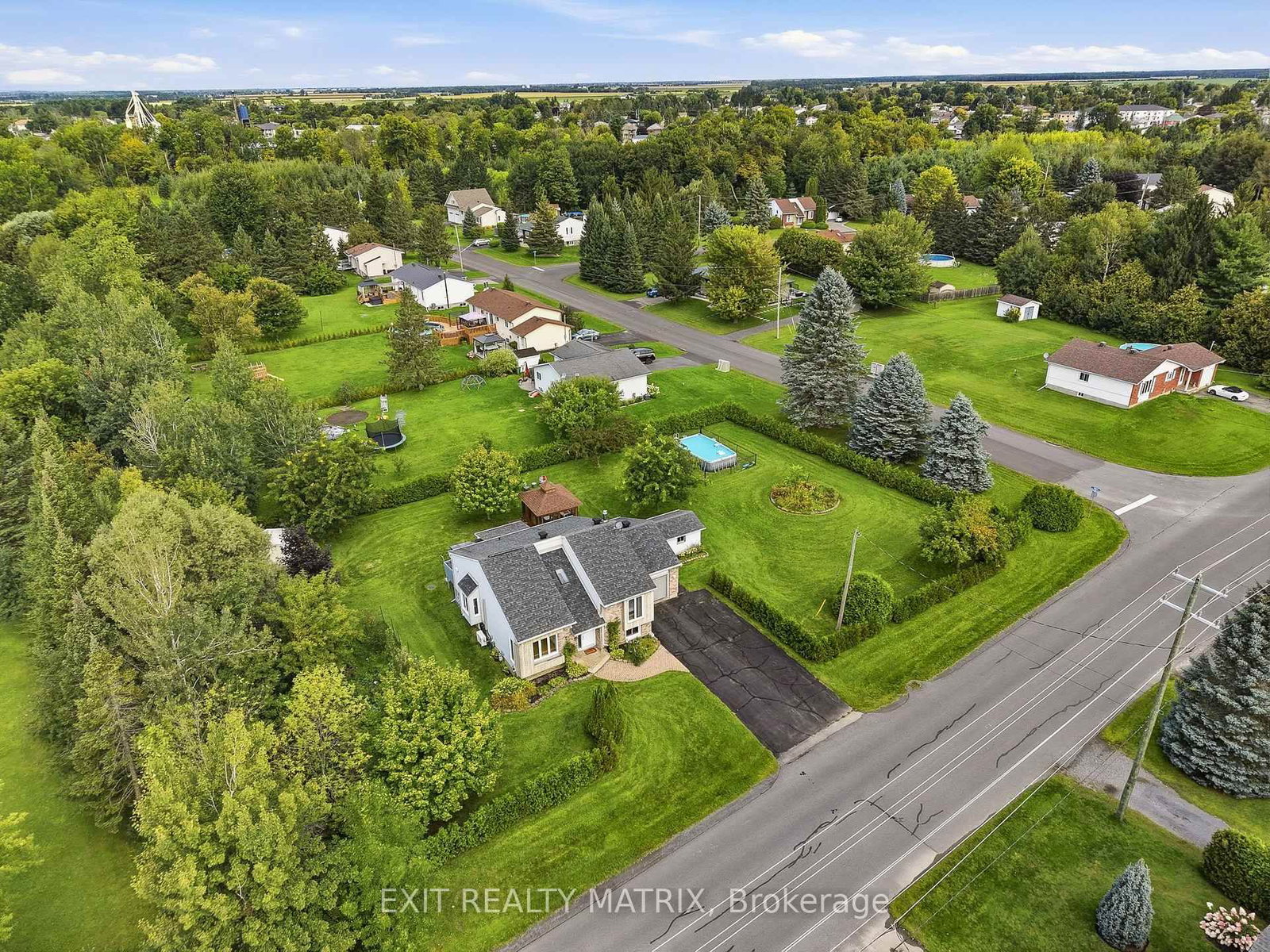 44 Ste Therese Boulevard • Russell, ON photo 41