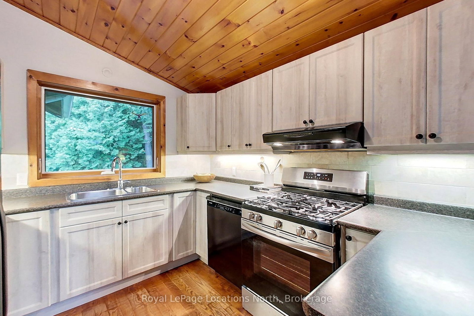 417057 Tenth Line • Blue Mountains, ON photo 12