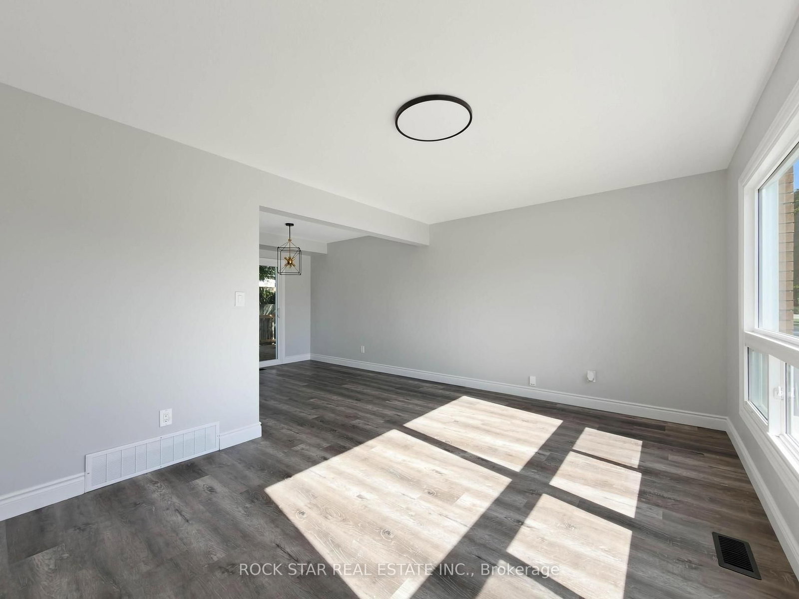 14 Kirkland Avenue • Hamilton, ON photo 16