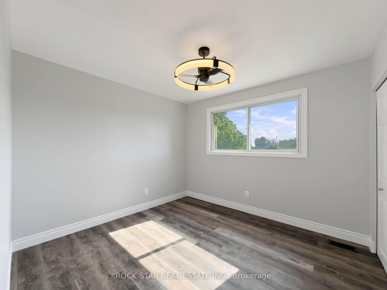 14 Kirkland Avenue • Hamilton, ON photo 32