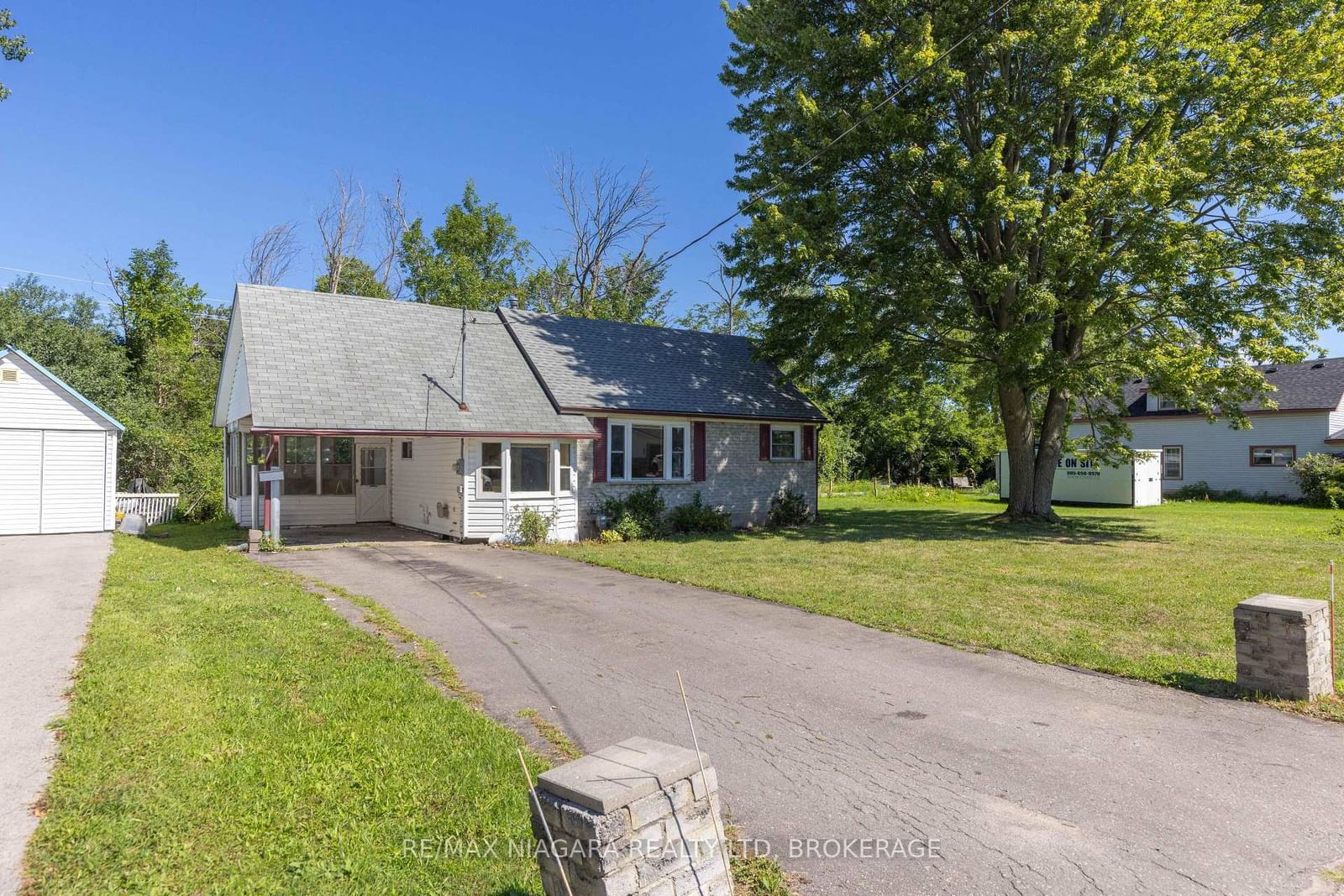 30 A Avenue • Fort Erie, ON photo 2