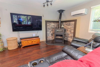 1127 Perry Lane • Sydenham, ON photo 8