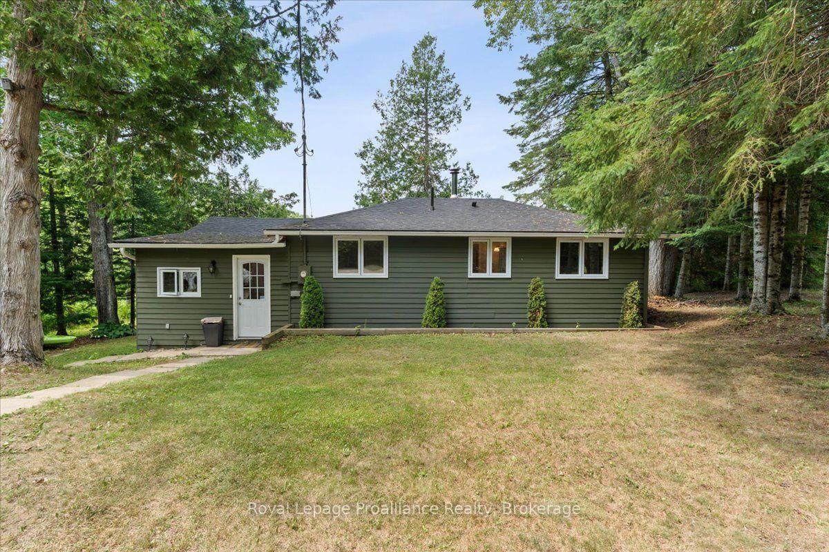 17 Halcomb Lane • Coe Hill, ON photo 2