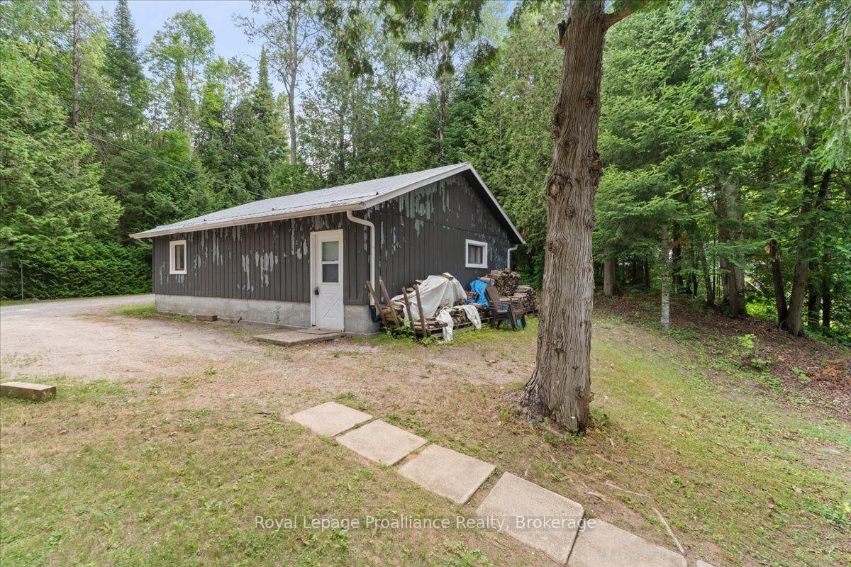 17 Halcomb Lane • Coe Hill, ON photo 34