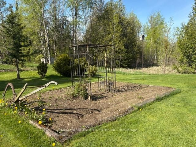 40 Maple Grove Village Road • Southgate, ON photo 5