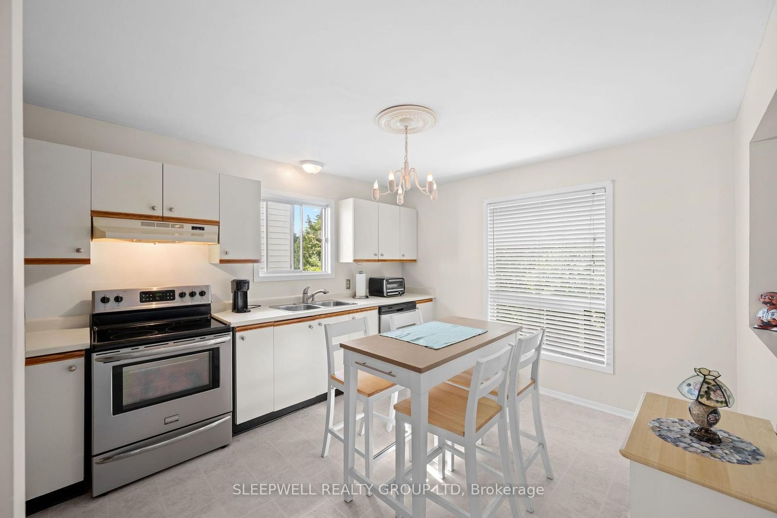 31 Tamblyn Crescent • Kanata, ON photo 10